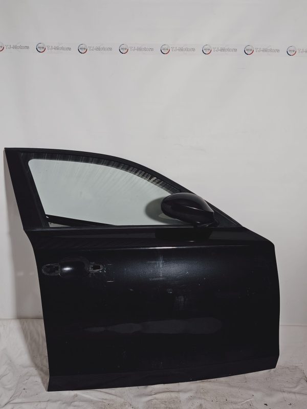 BMW E87 etuovi, oikea, black sapphire met.