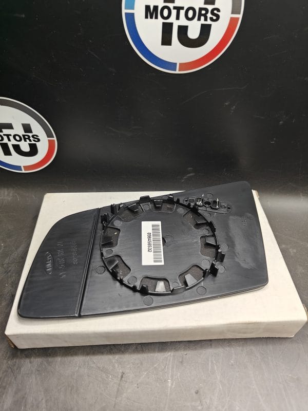 BMW E6x sivupeilin lasi, oikea. UUSI - Image 2